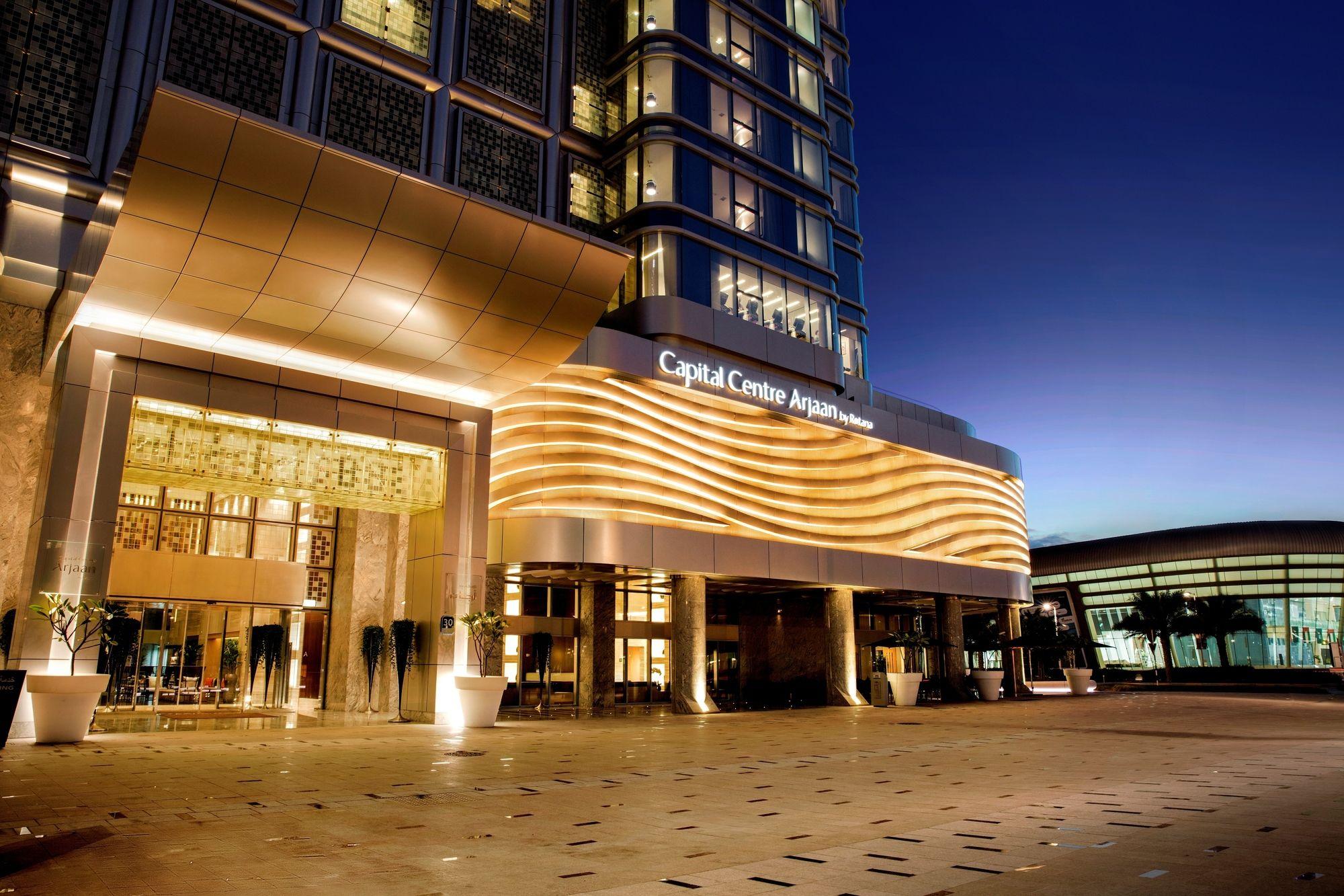 Capital Centre Arjaan by Rotana Aparthotel Abu Dhabi Bagian luar foto