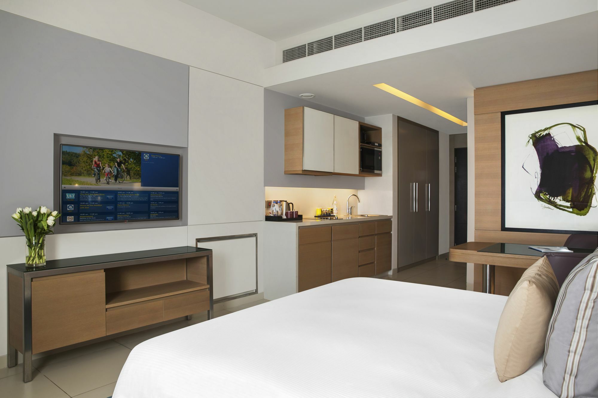 Capital Centre Arjaan by Rotana Aparthotel Abu Dhabi Bagian luar foto